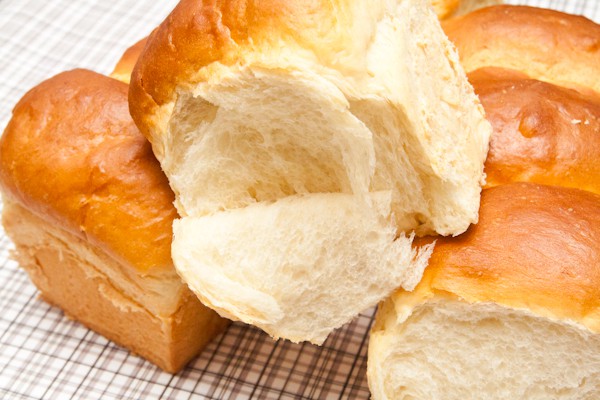 Bạn nên mang theo vài món đồ khô như mì gói, bánh mì ngọt để tránh bị đói nếu thức ăn không hợp