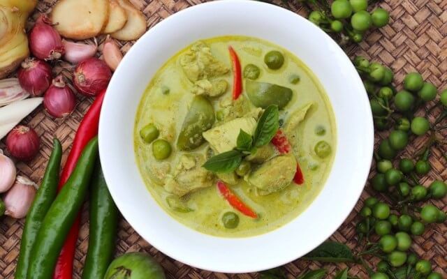 Cà ri xanh nấu gà Thái Lan