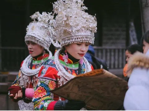 Khám phá văn hóa của người miêu tại Phượng Hoàng Cổ Trấn