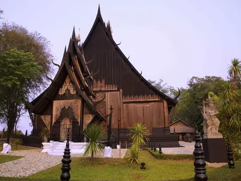 Bảo Tàng Đen (Baan Dam Museum): Khám Phá Vẻ Đẹp Đen Huyền Bí Tại Thái Lan