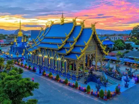 Chùa Xanh (Wat Rong Suea Ten): Ngôi Chùa Duy Nhất Tại Thái Lan Có Màu Xanh