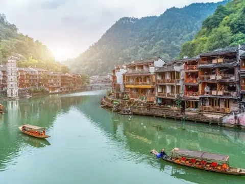 Du Lịch Phượng Hoàng Cổ Trấn Tháng 3 Có Gì Nổi Bật?