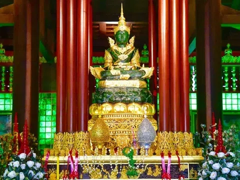 Khám Phá Tượng Phật Ngọc Wat Phra Kaew Linh Thiêng Nhất Tại Thái Lan