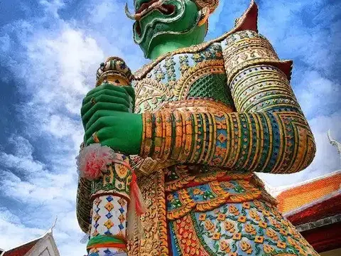 Bí Mật Người Khổng Lồ Yak Của Chùa Wat Phra Kaew
