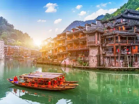 Đi Du Lịch Phượng Hoàng Cổ Trấn Mùa Nào Đẹp Nhất?