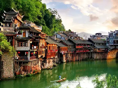 Du Lịch Phượng Hoàng Cổ Trấn Tháng 11 Có Gì? Thời Tiết, Địa Điểm Hot?