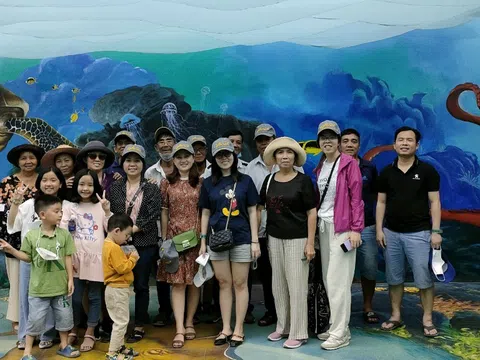HÒA MÌNH VỚI BIỂN CẢ CÙNG ĐOÀN GIA ĐÌNH CHỊ TÂM TRONG CHUYẾN NGHỈ DƯỠNG PHAN THIẾT (26/02 - 27/02/2022).