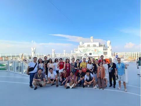 ĐOÀN CTCP LONG VƯƠNG MIỀN NAM TRONG CHUYẾN HÀNH TRÌNH THAM QUAN VÀ NGHỈ DƯỠNG TRÊN DU THUYỀN 5 SAO GENTING DREAM (SING - MÃ) CÙNG GOLDEN SMILE TRAVEL