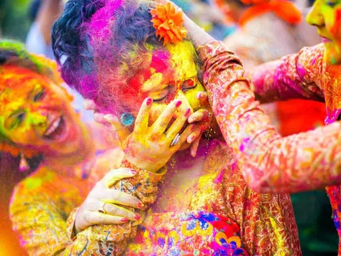 Khám Phá Lễ Hội Sắc Màu Holi | Lễ Hội Ném Bột Màu Lớn Nhất Thế Giới