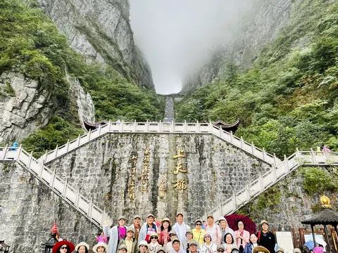 HÀNH TRÌNH KHÁM PHÁ THIÊN MÔN SƠN - PHƯỢNG HOÀNG CỔ TRẤN CÙNG GOLDEN SMILE TRAVEL