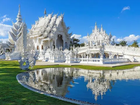 Chiêm ngưỡng vẻ đẹp độc đáo và lộng lẫy tại chùa trắng Wat Rong Khun