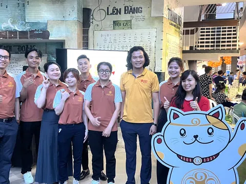 Khuấy đảo không khí ngày hội cùng Golden Smile Travel - CN Lê Văn Sỹ