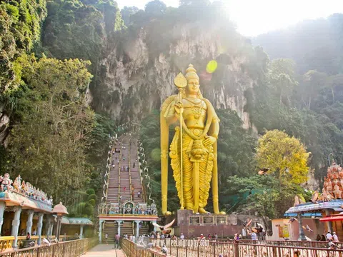 Khám phá Động Batu - điểm đến linh thiêng ẩn mình trong núi ở Malaysia 