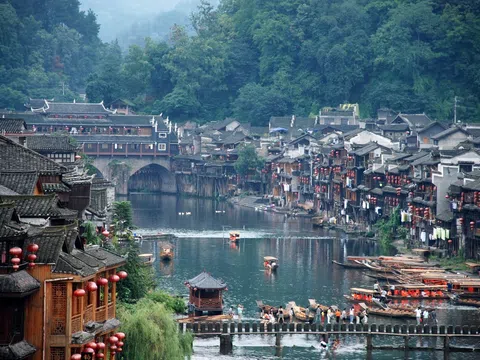 TOUR TRUNG QUỐC 6N5Đ | TÌNH TƯƠNG TÂY |TRƯƠNG GIA GIỚI - THIÊN MÔN SƠN - PHƯỢNG HOÀNG CỔ TRẤN - VŨ LĂNG NGUYÊN [THÁNG 10 -11- 12]