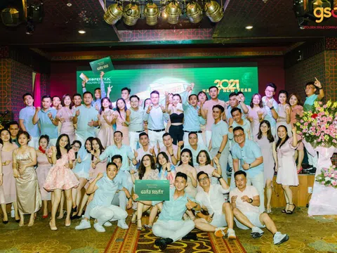 NHÌN LẠI MỘT NĂM ĐẦY TỰ HÀO CÙNG ĐOÀN PROPERTY X NGUYỄN CHÍ THANH TRONG ĐẠI TIỆC YEAR END PARTY.