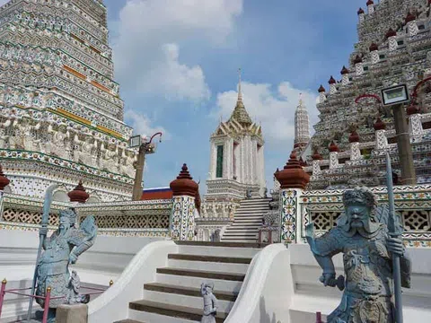 Wat Arun – Ngôi chùa đẹp nhất Bangkok bên bờ sông Chao Phraya