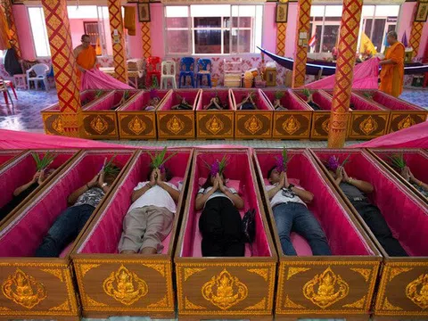Chợ Wat Takien Bangkok | Thiên Đường Ẩm Thực Tại Thái Lan